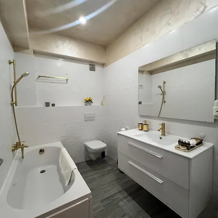 Moft By White Tower מאמאיה